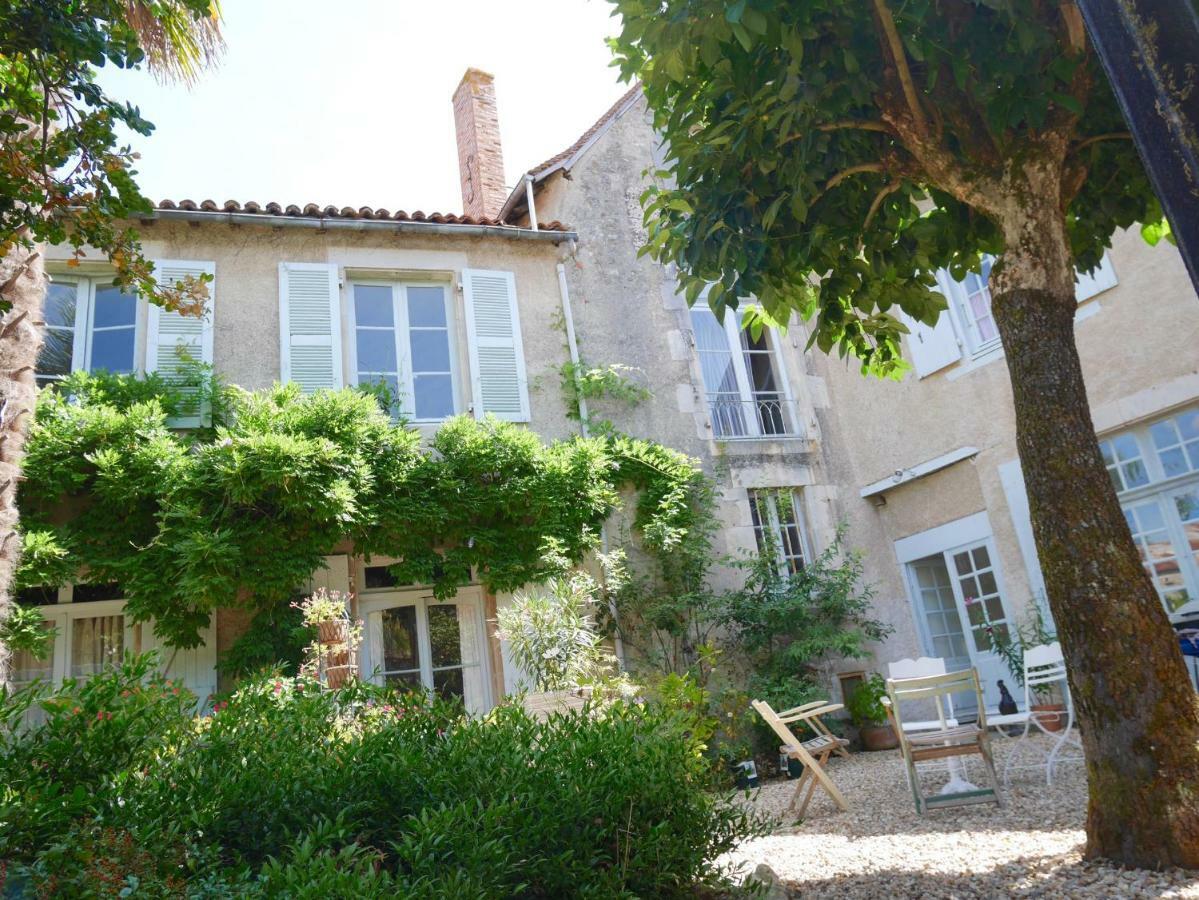 L'Arbre D'Ange Bed & Breakfast Montmorillon Exterior photo