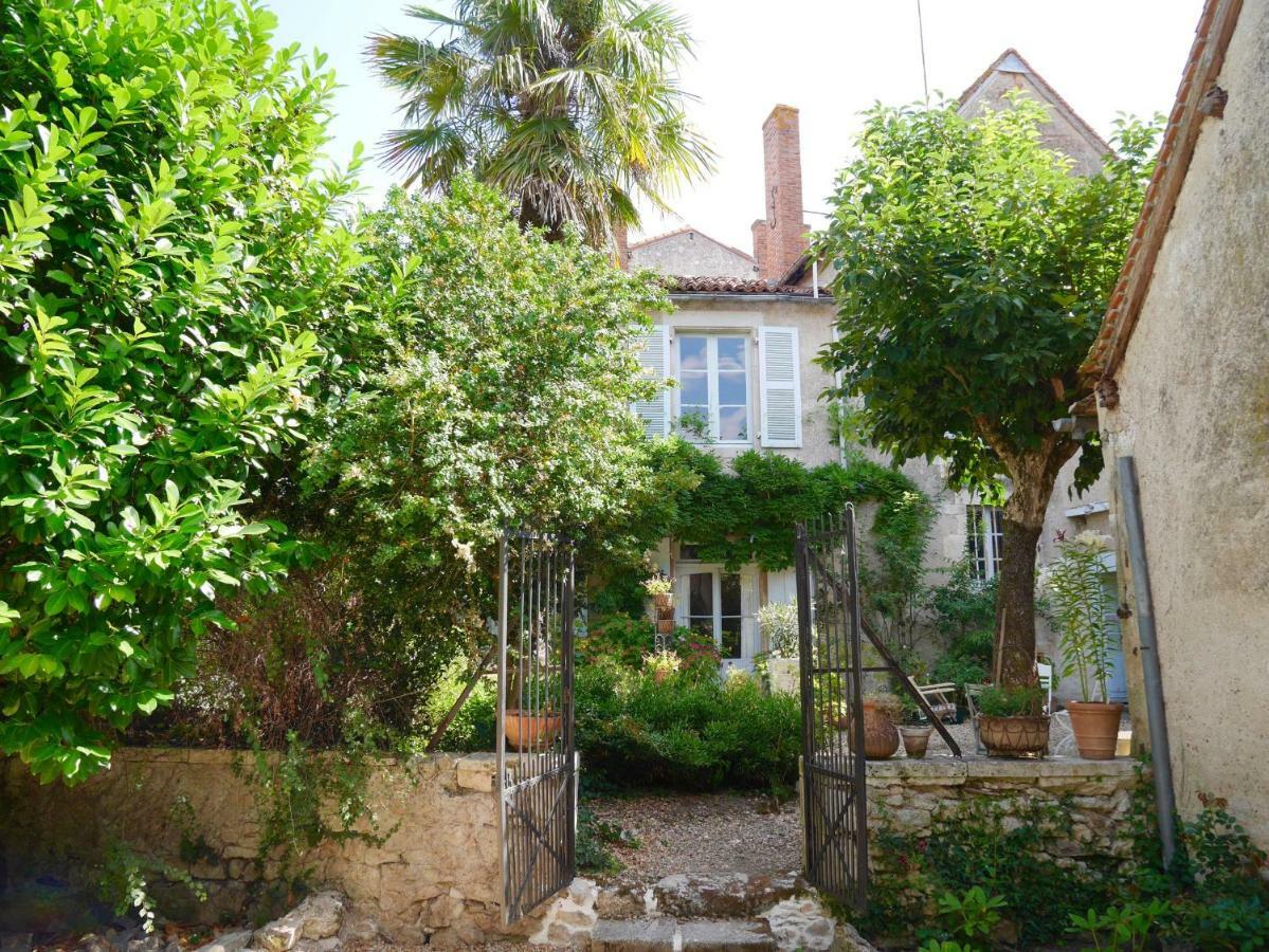 L'Arbre D'Ange Bed & Breakfast Montmorillon Exterior photo